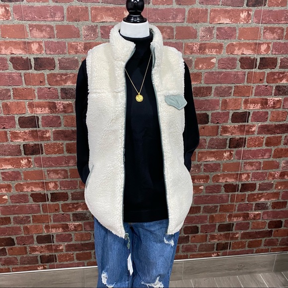 XS Reversible Sherpa Sage Green Zip Up Vest - Picture 10 of 17